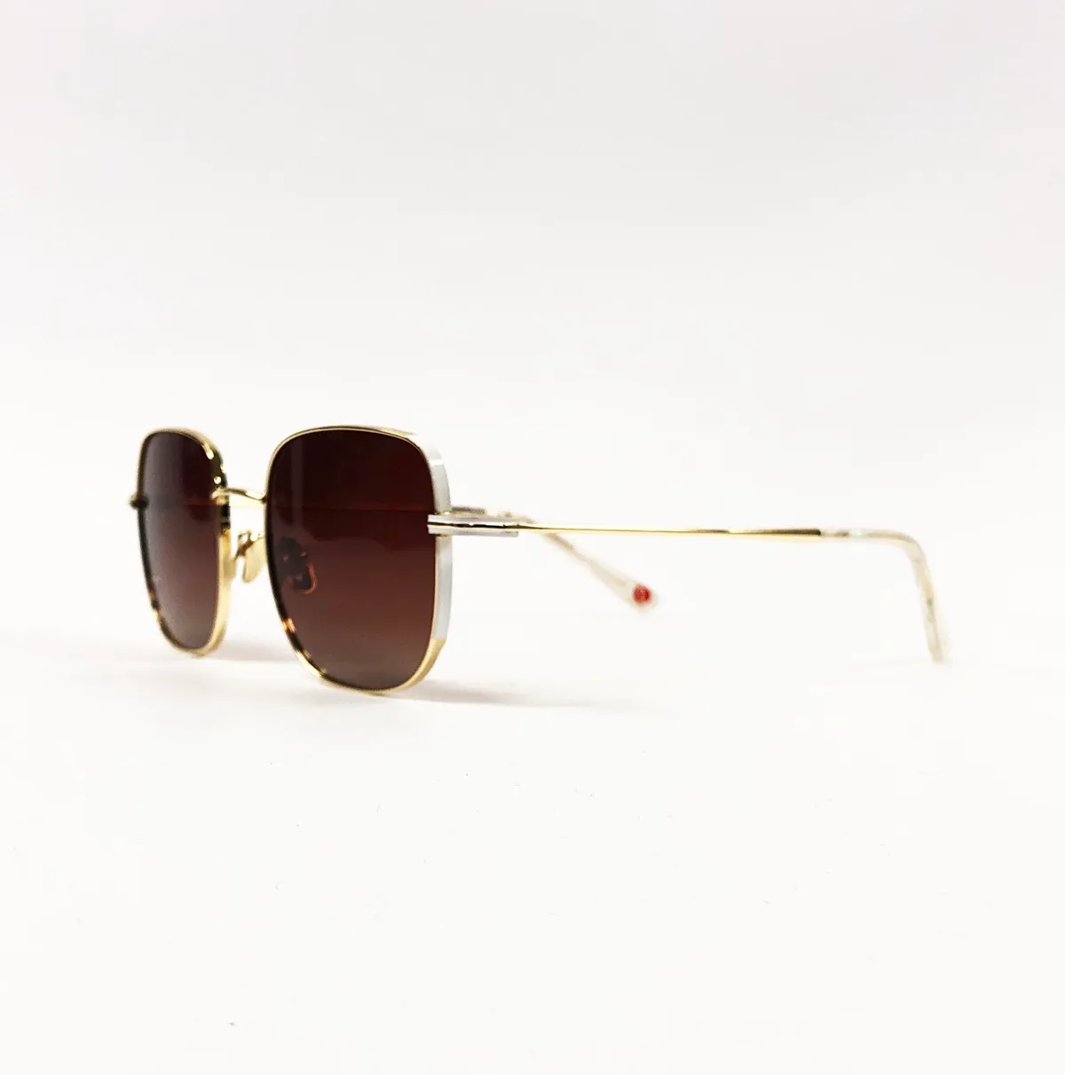 Product view of Cosmopolitan-CM2207-White_2