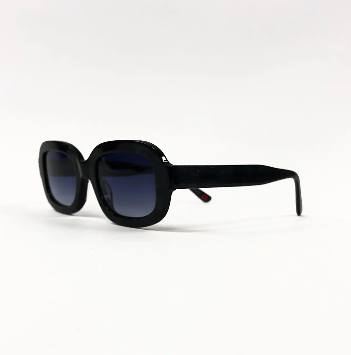 Product view of Cosmopolitan-CM2304-Black_2