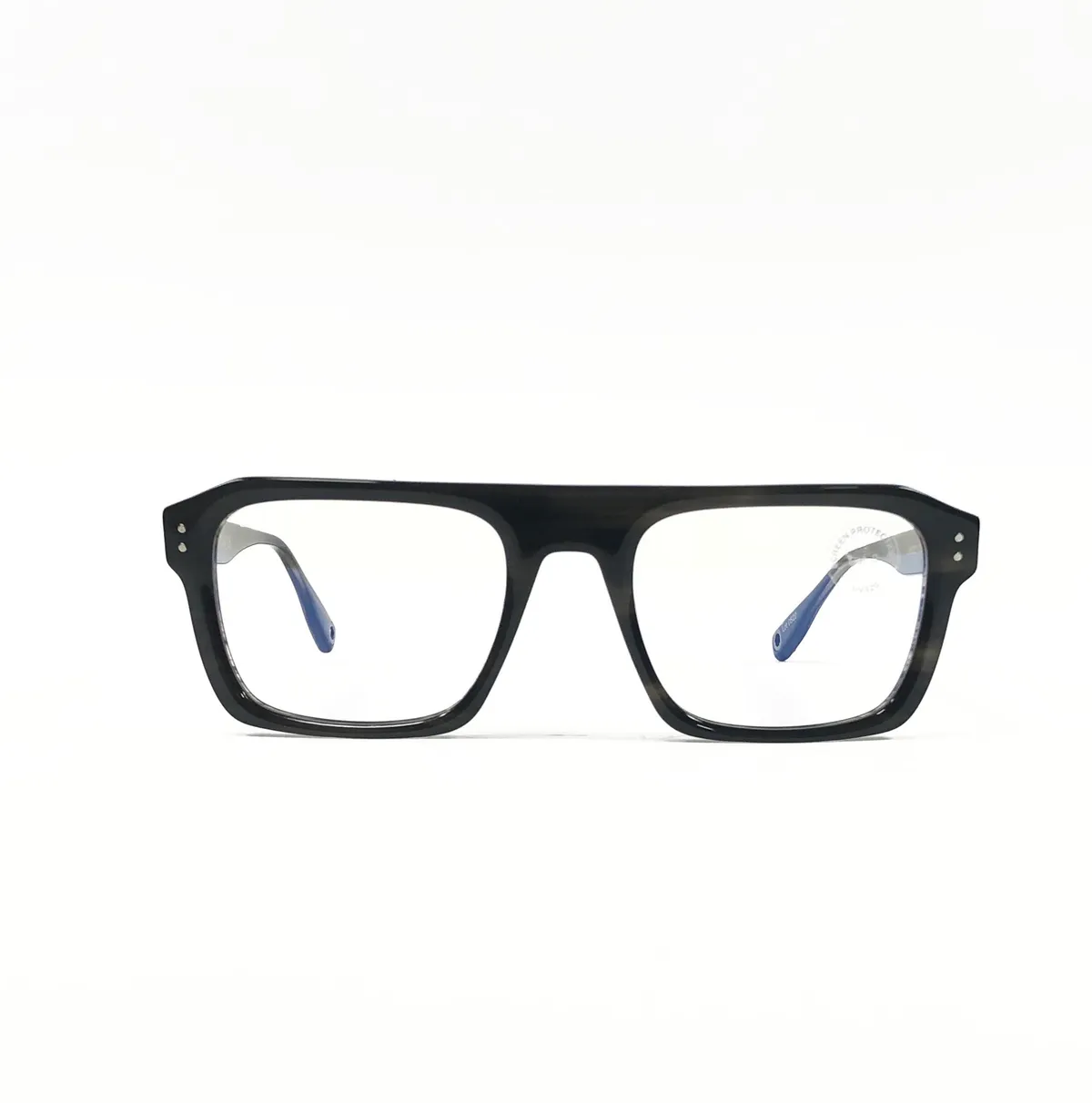 Main view of Les-Hommes-LH2O02-C03